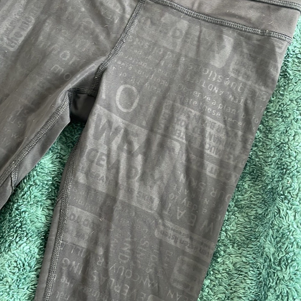 Lululemon Size 2 Leggings - RARE pattern - Picture 2 of 4